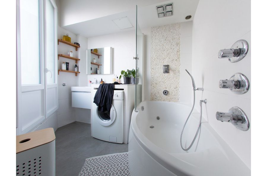 Une salle de bains au style plus contemporain