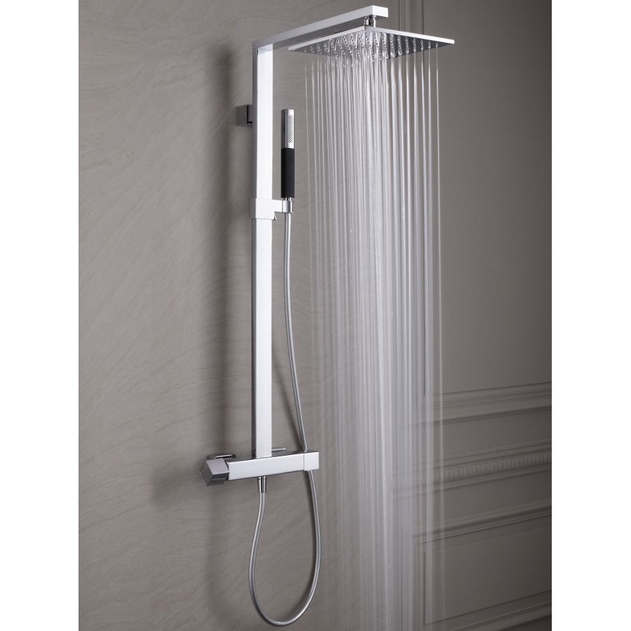 Une colonne de douche avec mitigeur thermostatique