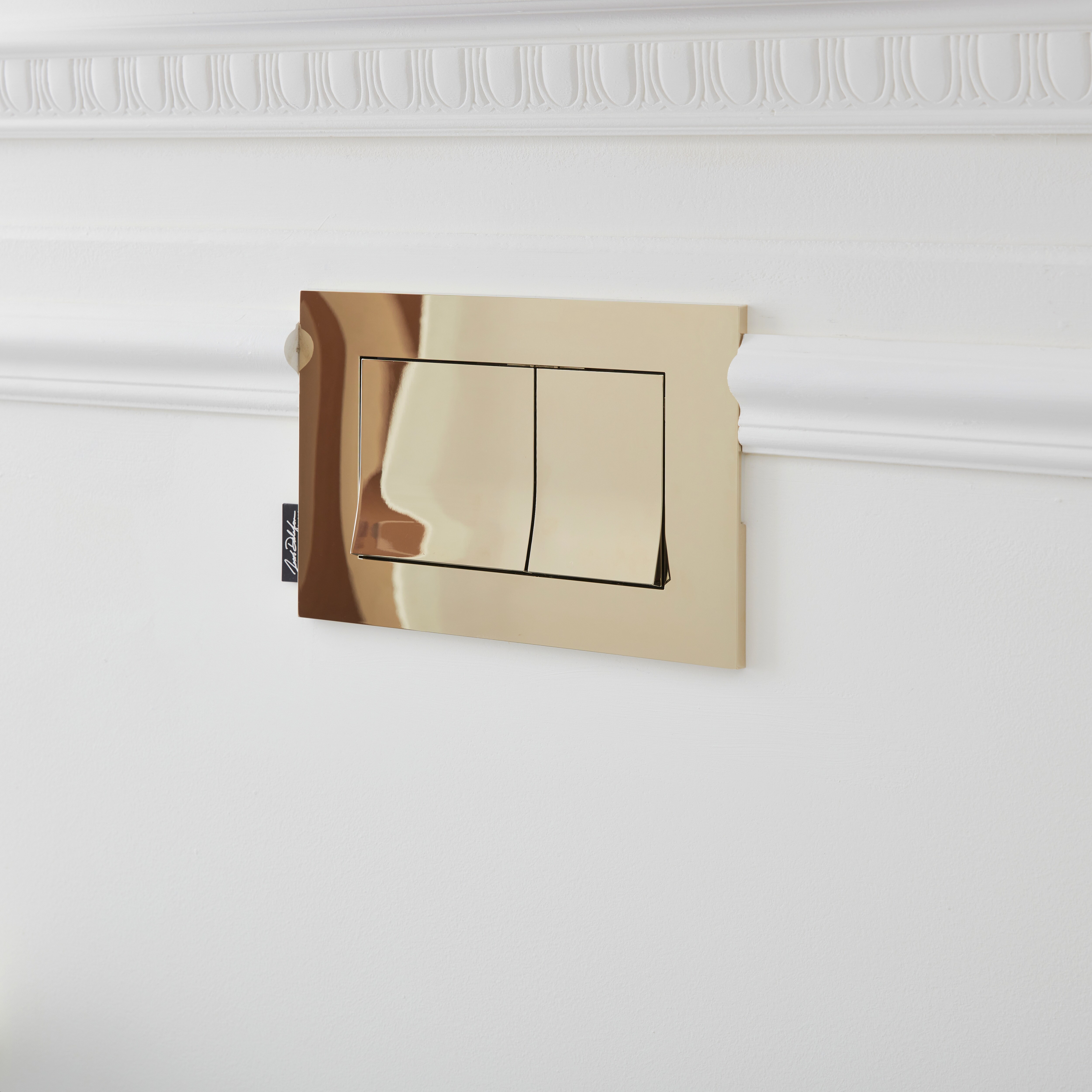 La plaque de commande en version dorée