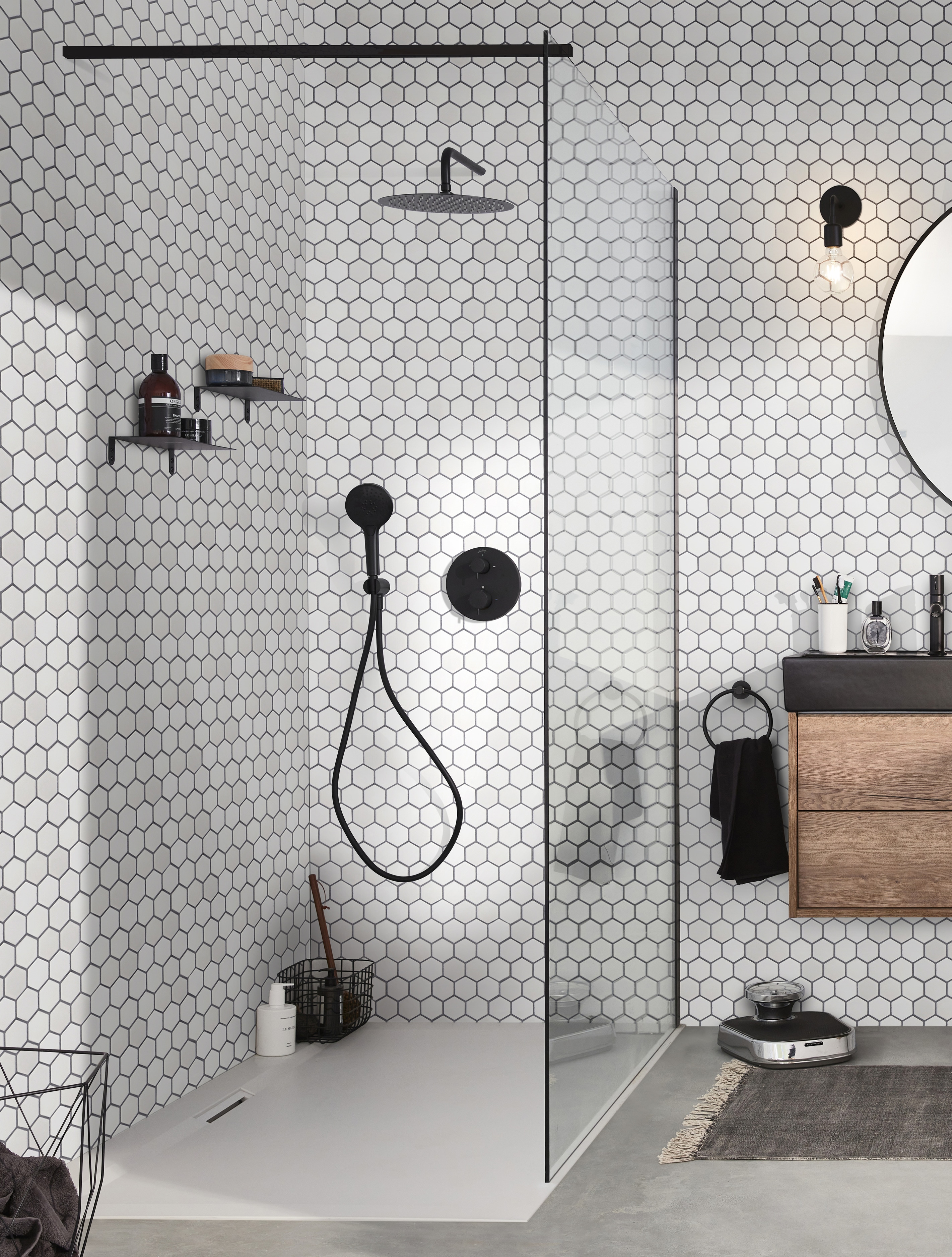 Cette douche à l'italienne apporte la touche de modernité à votre pièce