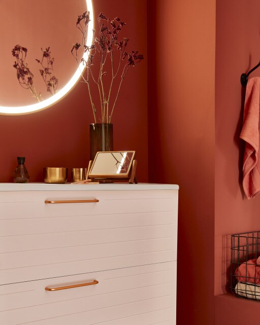 Des couleurs chaudes pour habiller votre salle de bains